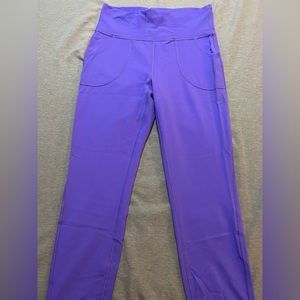 Lululemon Capri with front pockets. 23” inseam, high waisted, drawstring